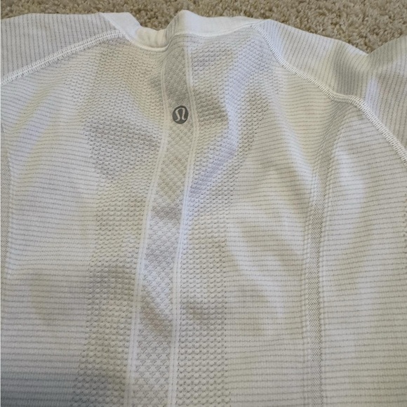 White Lululemon Swiftly Tech Tee - Picture 3 of 4